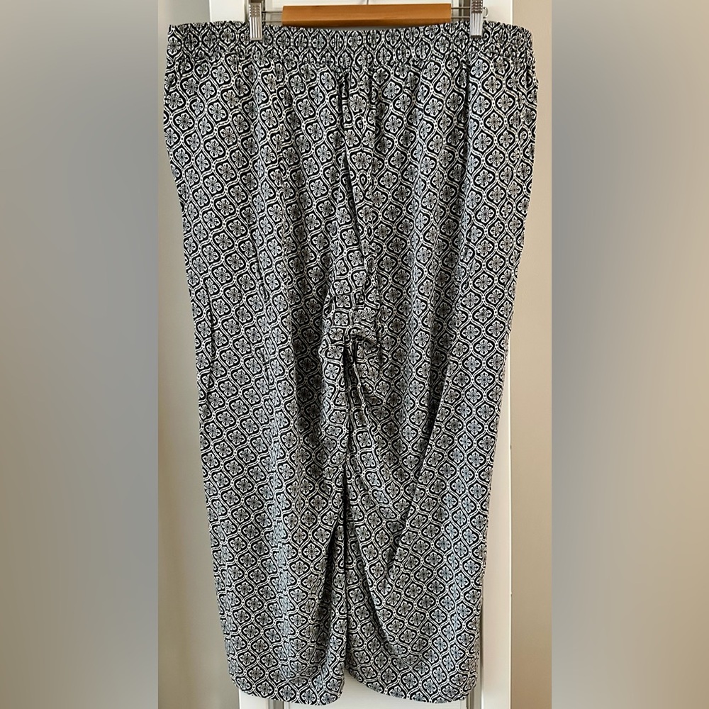 Old Navy Black and White Playa Wide Leg Pants - Picture 2 of 2